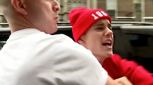 Justin Bieber shouts at paparazzi