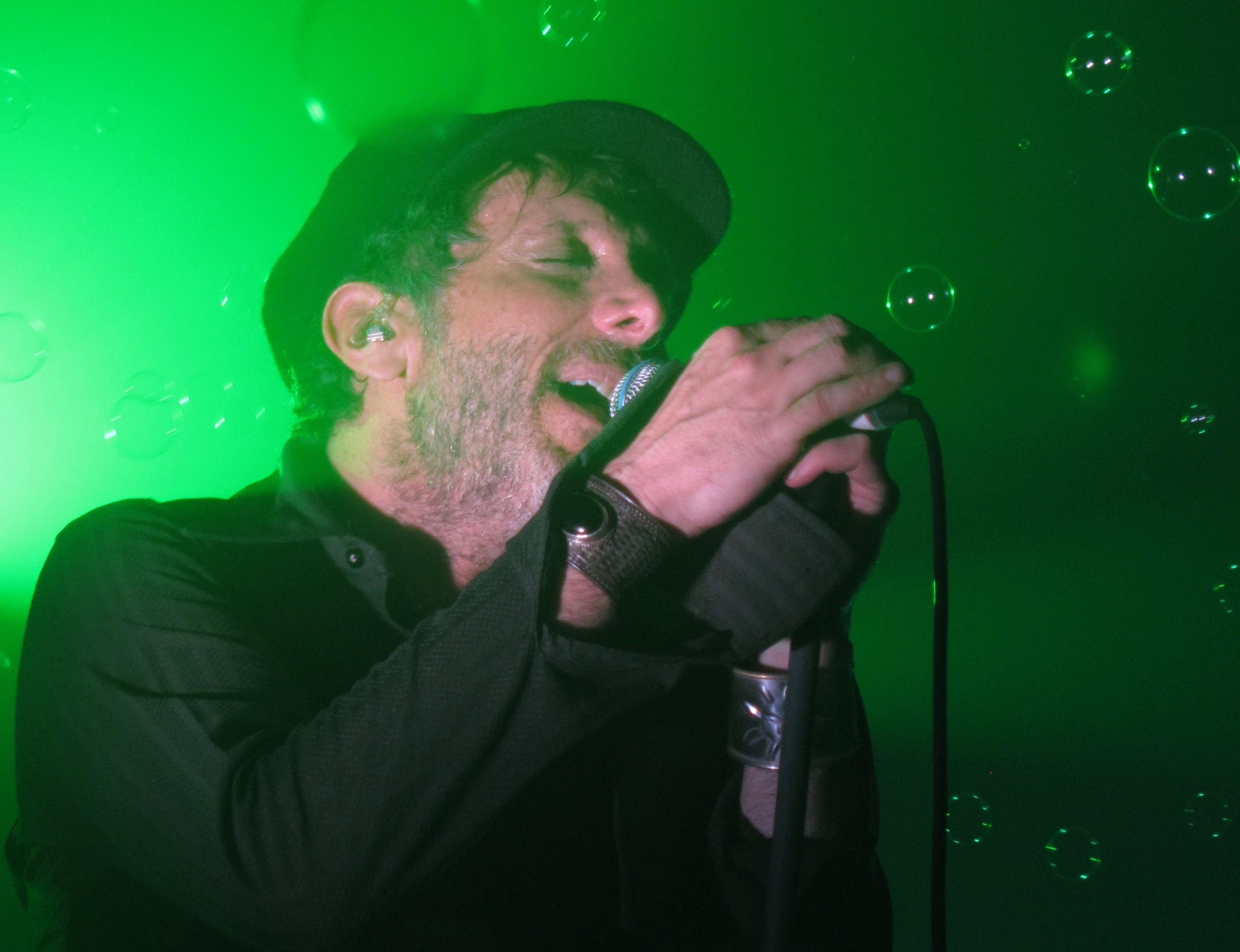 Jonathan Donahue of Mercury Rev at The Oval Space 2015 12