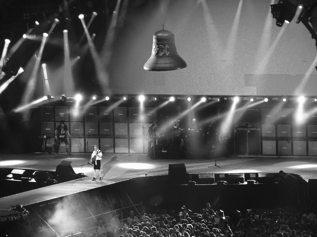 AC/DC Live at The Olympic Stadium, London: Axl/DC On Song – Every ...