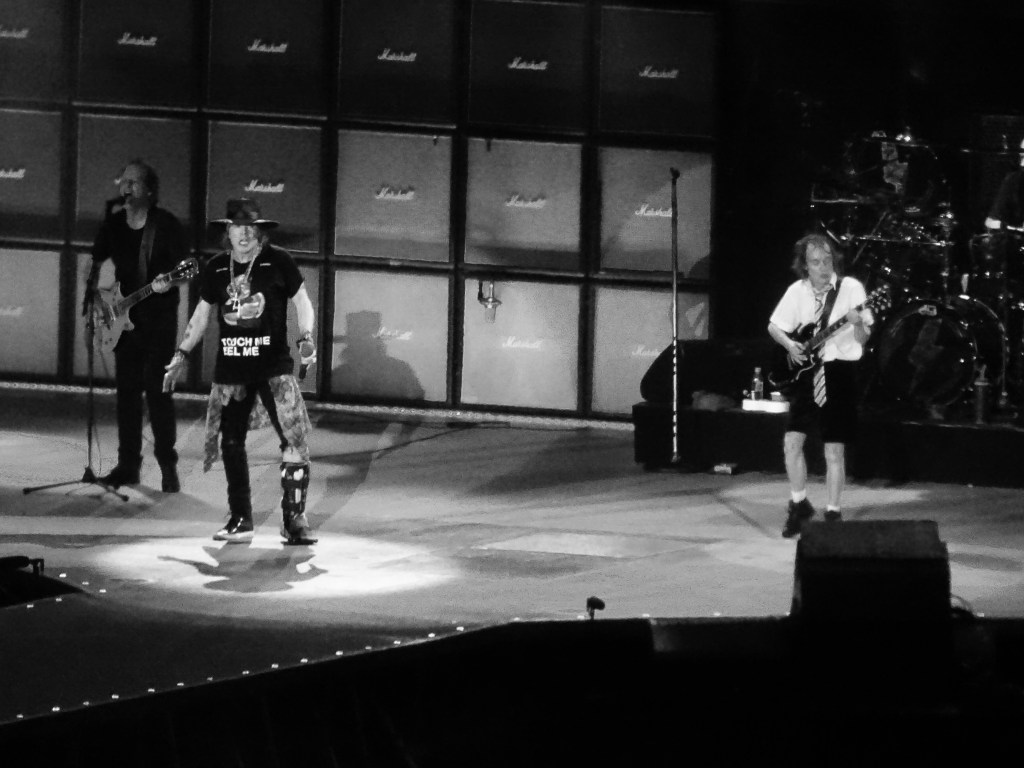 AC/DC Live at The Olympic Stadium, London: Axl/DC On Song – Every ...